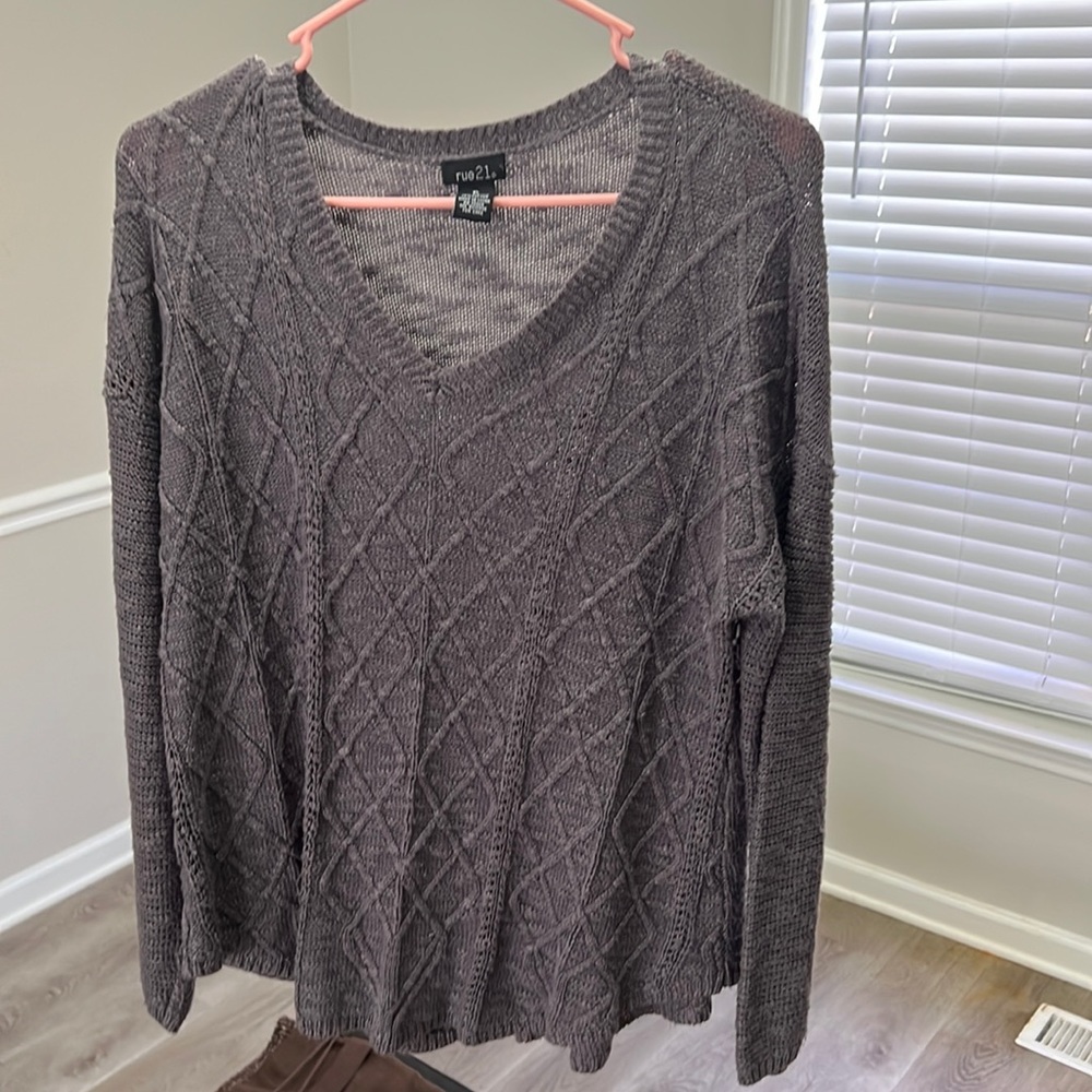 Grey v-neck sweater XL